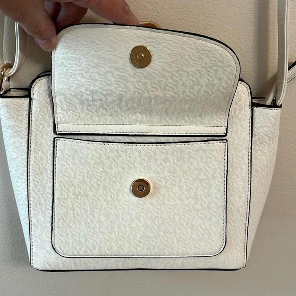 Crossbody purse white gold tone accents & feet long adjustable strap textured